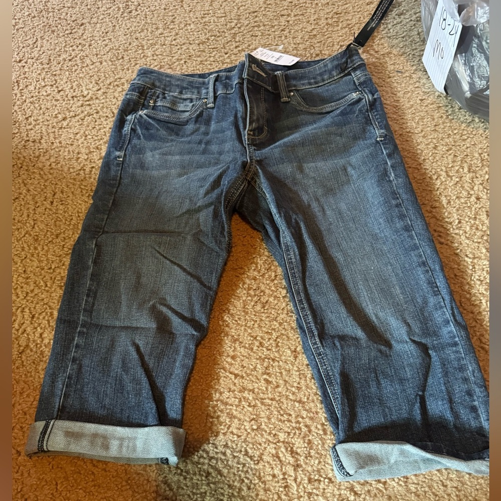 White House black market cropped jeans brand new tags still on size 2